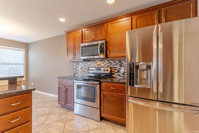 9904 Arbor Lake Drive, Newburgh, IN 47630