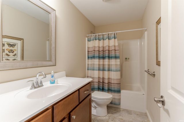 9904 Arbor Lake Drive, Newburgh, IN 47630