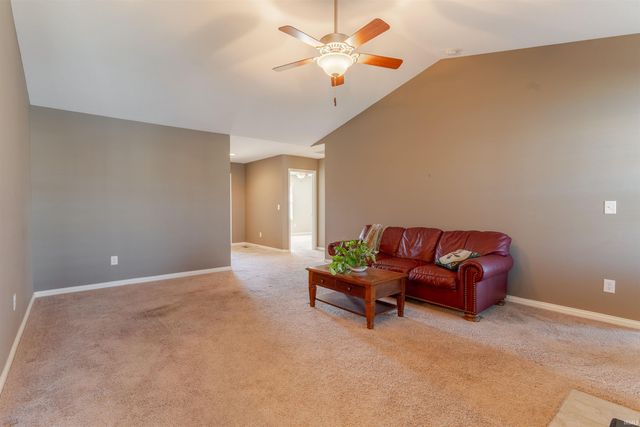 9904 Arbor Lake Drive, Newburgh, IN 47630