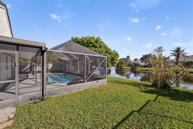 720 Rock Hill Ave, Davie, FL 33325