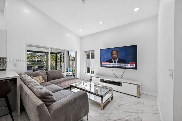 720 Rock Hill Ave, Davie, FL 33325