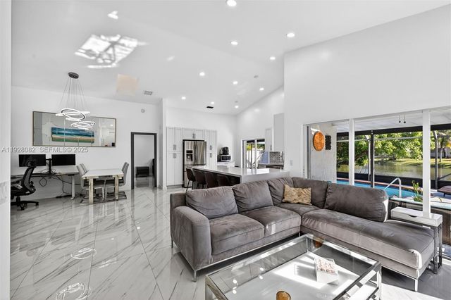 720 Rock Hill Ave, Davie, FL 33325