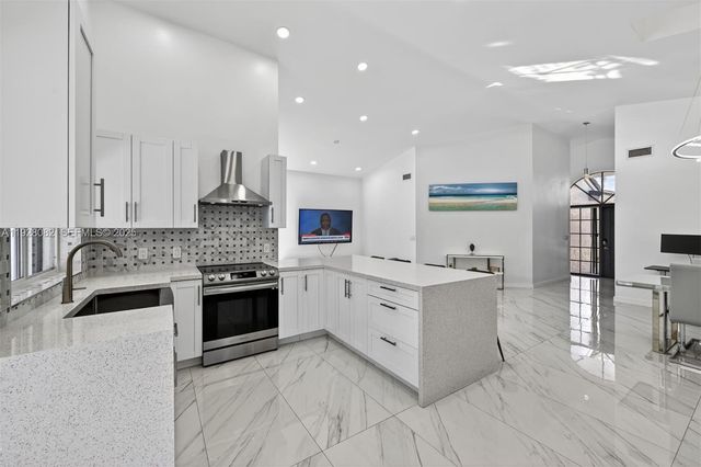 720 Rock Hill Ave, Davie, FL 33325