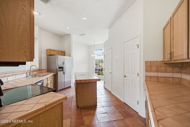 6112 WINDING BRIDGE Drive, Jacksonville, FL 32277