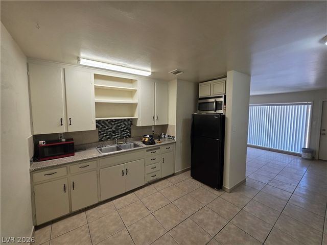 910 Magnolia Avenue, Las Vegas, NV 89108