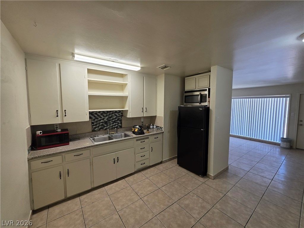 910 Magnolia Avenue, Las Vegas, NV 89108 — photo 2