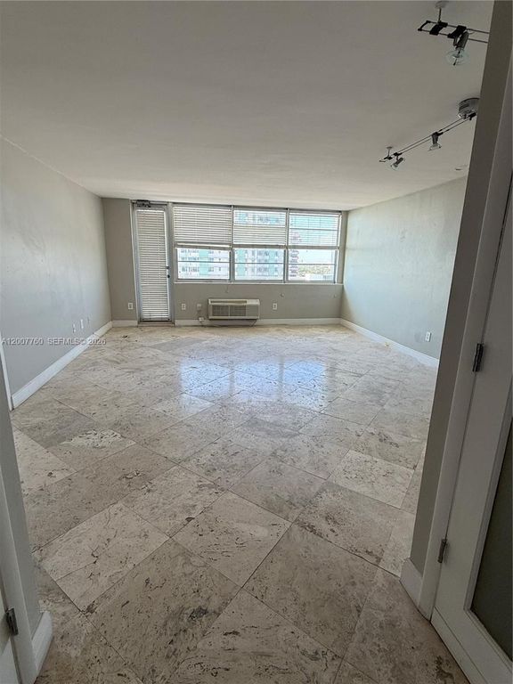 5313 Collins Ave 1110, Miami Beach, FL 33140