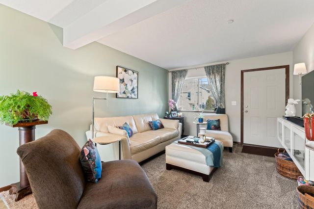 5104 61st Street NW, Rochester, MN 55901