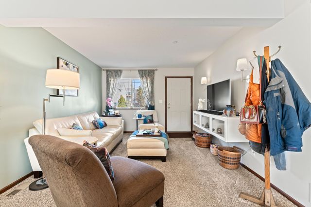 5104 61st Street NW, Rochester, MN 55901