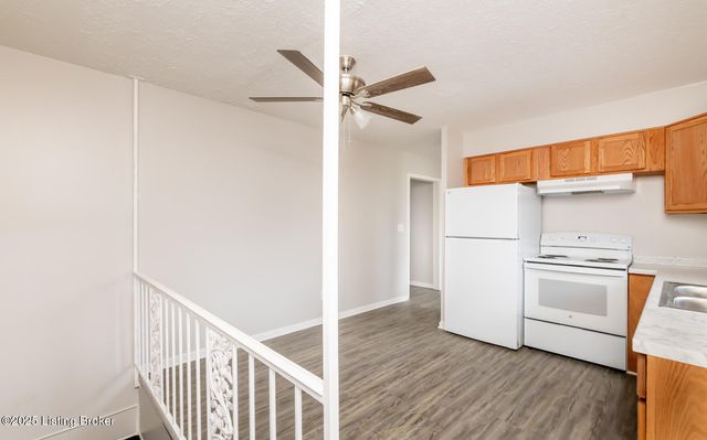 10209 Eve Dr, Louisville, KY 40272