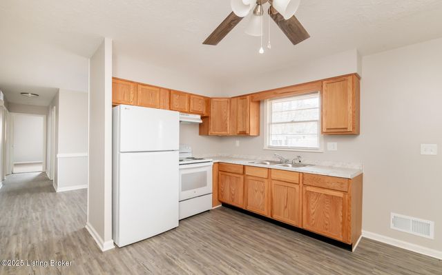 10209 Eve Dr, Louisville, KY 40272