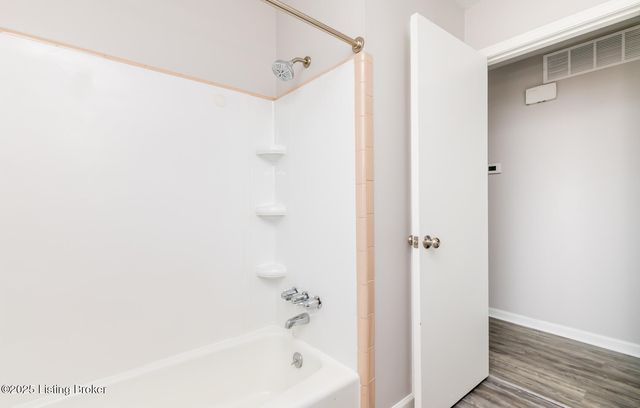 10209 Eve Dr, Louisville, KY 40272