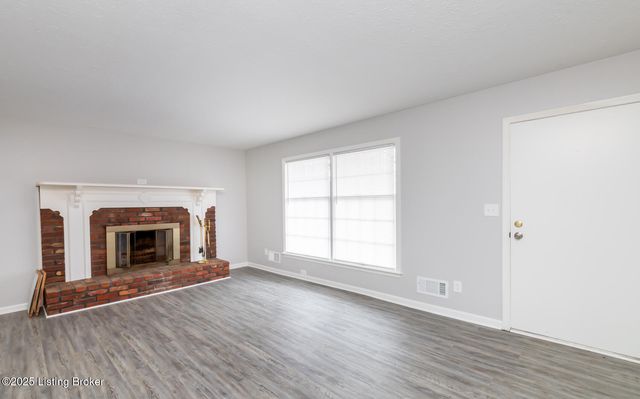 10209 Eve Dr, Louisville, KY 40272