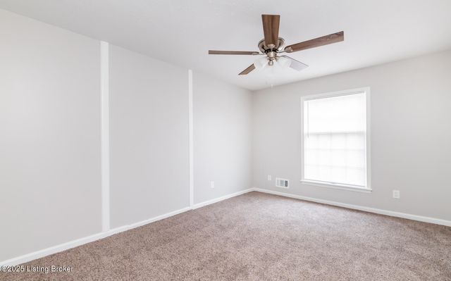 10209 Eve Dr, Louisville, KY 40272