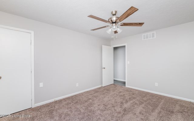 10209 Eve Dr, Louisville, KY 40272