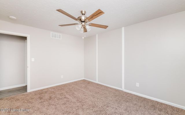 10209 Eve Dr, Louisville, KY 40272