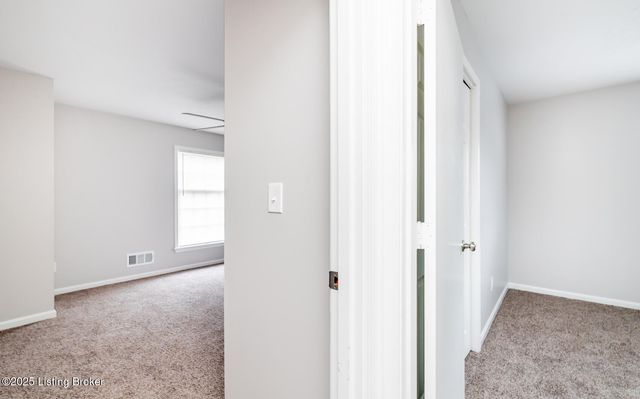 10209 Eve Dr, Louisville, KY 40272