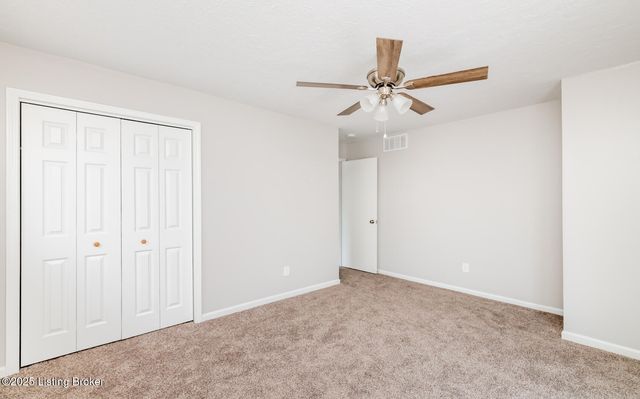 10209 Eve Dr, Louisville, KY 40272