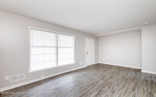 10209 Eve Dr, Louisville, KY 40272