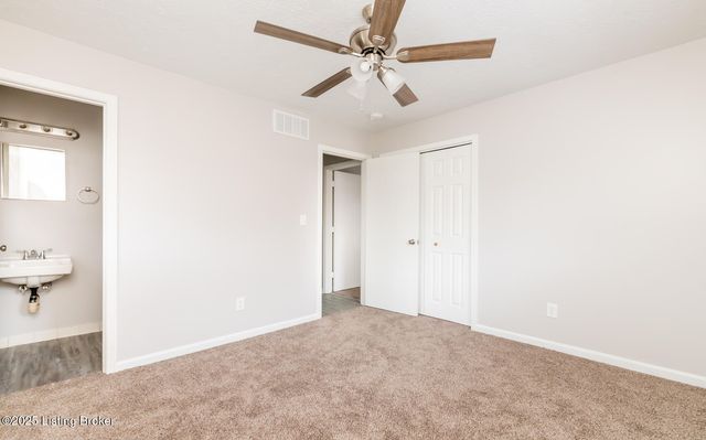 10209 Eve Dr, Louisville, KY 40272