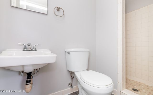 10209 Eve Dr, Louisville, KY 40272