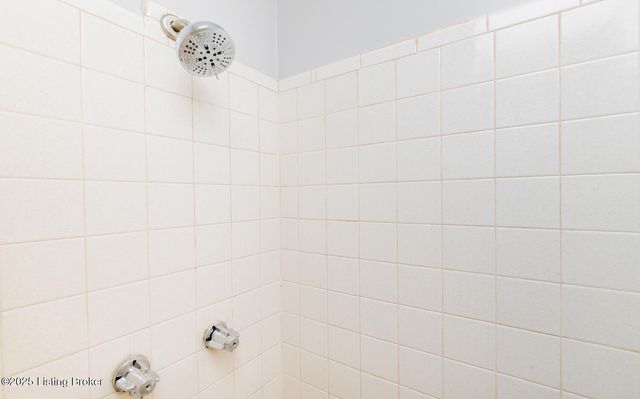 10209 Eve Dr, Louisville, KY 40272