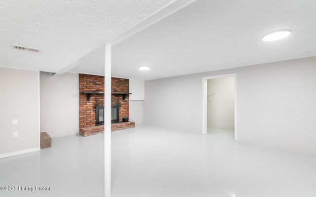 10209 Eve Dr, Louisville, KY 40272