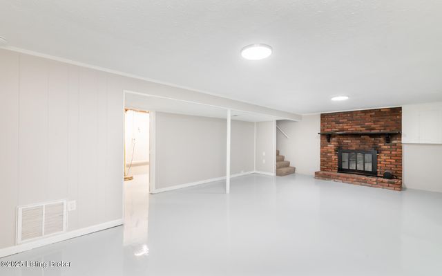 10209 Eve Dr, Louisville, KY 40272