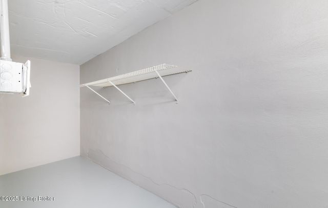 10209 Eve Dr, Louisville, KY 40272