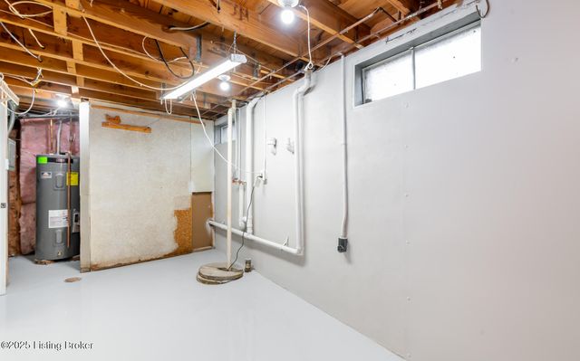 10209 Eve Dr, Louisville, KY 40272