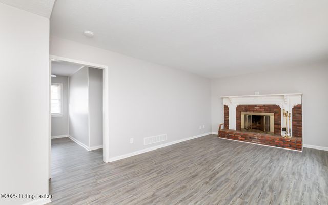 10209 Eve Dr, Louisville, KY 40272