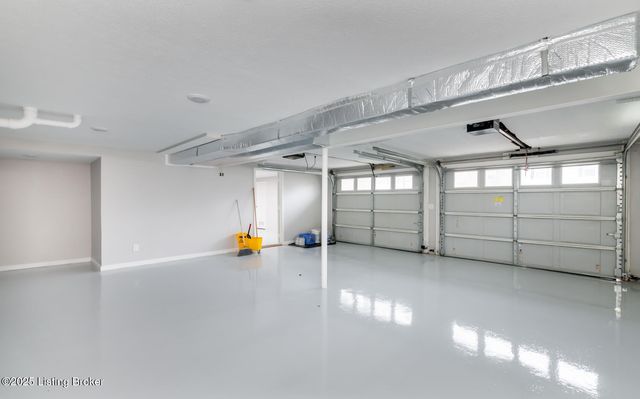 10209 Eve Dr, Louisville, KY 40272