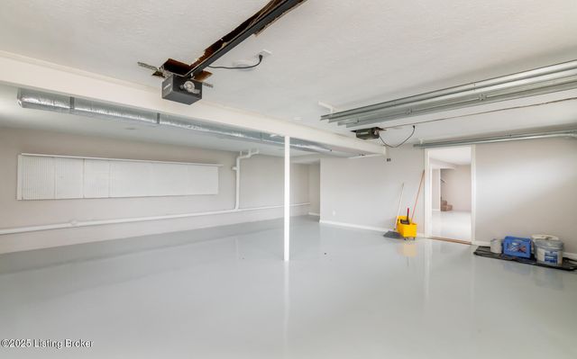 10209 Eve Dr, Louisville, KY 40272