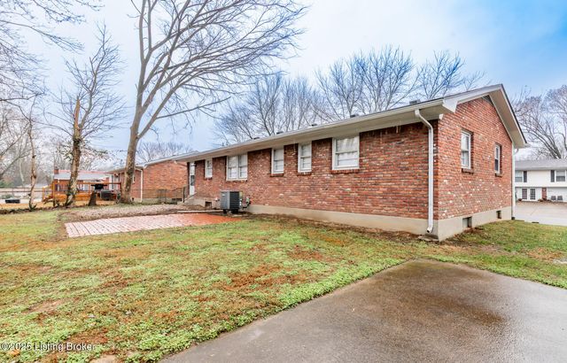 10209 Eve Dr, Louisville, KY 40272