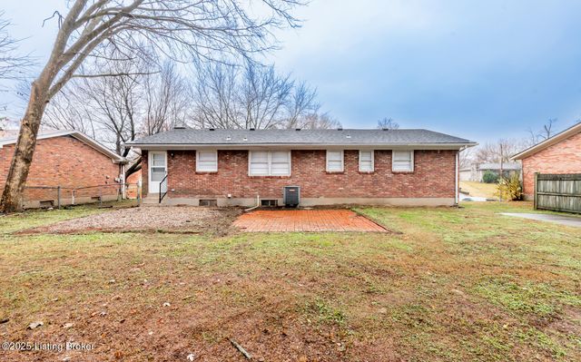 10209 Eve Dr, Louisville, KY 40272