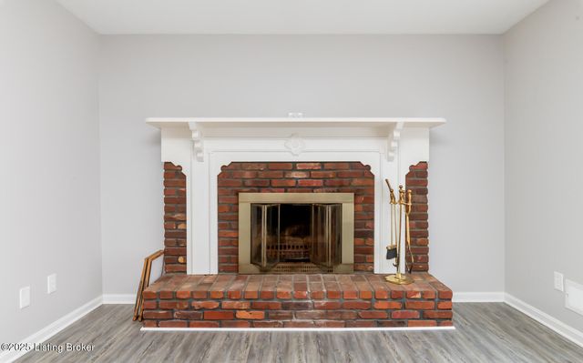 10209 Eve Dr, Louisville, KY 40272