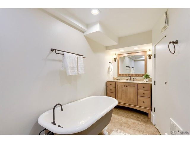 405 S Corona St, Denver, CO 80209