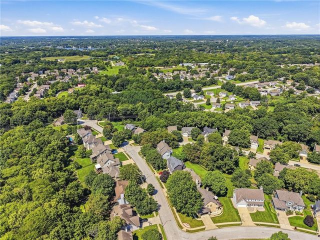7934 NW 76th Terrace, Kansas City, MO 64152