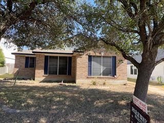 833 Picadilly DR, Pflugerville, TX 78660