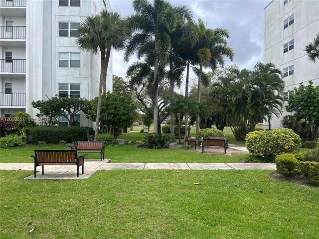 3597 Birdie Drive 308, Greenacres, FL 33460