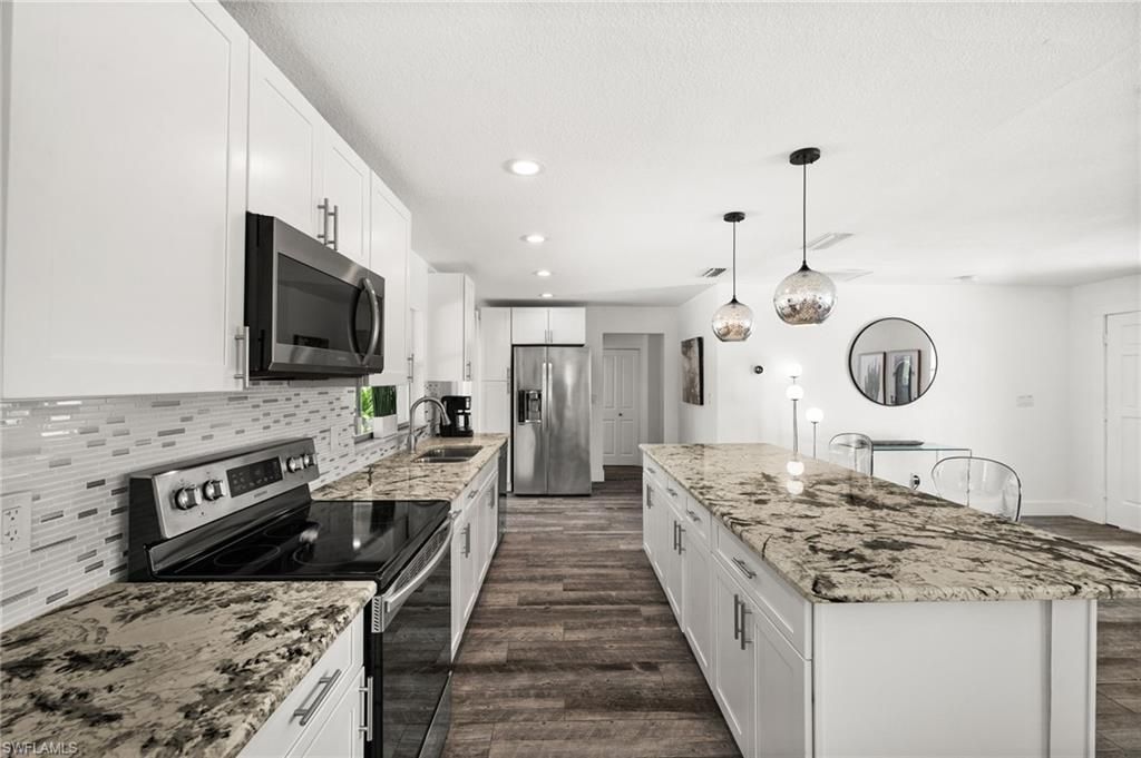 Image 10 of property listing at 5122 SW 3rd AVE, Cape Coral, FL 33914