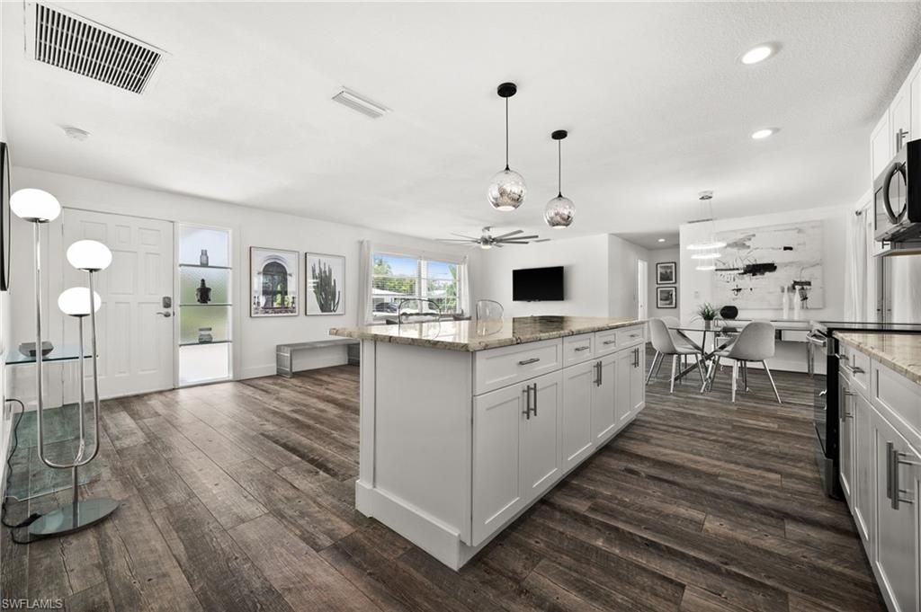 Image 9 of property listing at 5122 SW 3rd AVE, Cape Coral, FL 33914