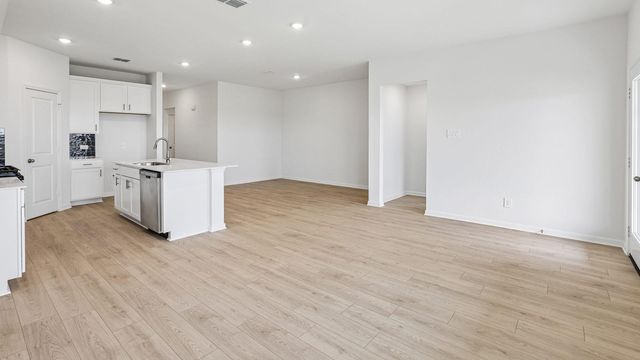 25525 Farmers Crop LN, Elgin, TX 78621