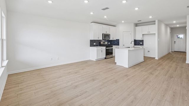 25525 Farmers Crop LN, Elgin, TX 78621