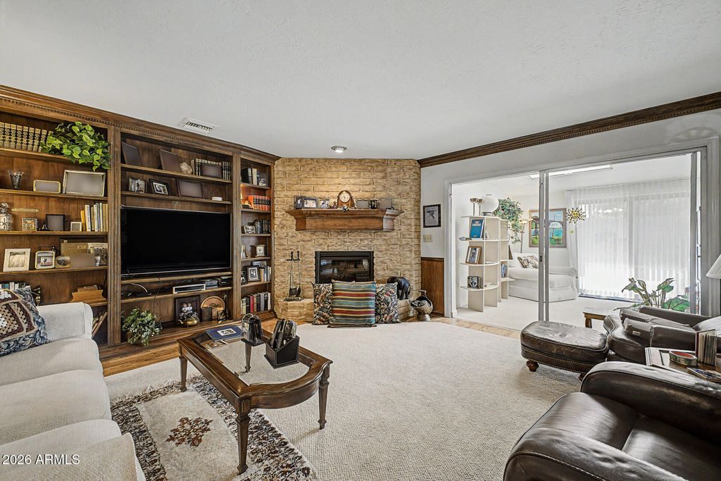 Image 12 of property listing at 7138 N 11TH Avenue, Phoenix, AZ 85021