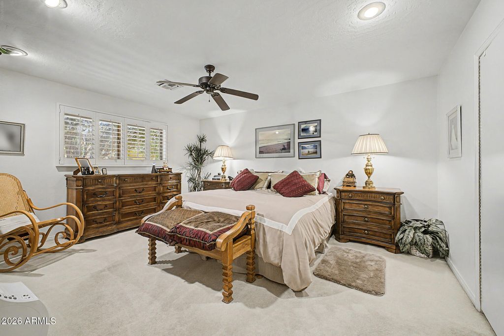 Image 14 of property listing at 7138 N 11TH Avenue, Phoenix, AZ 85021
