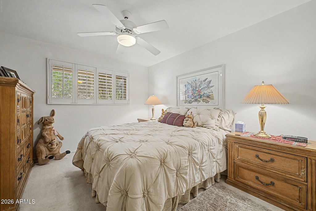 Image 16 of property listing at 7138 N 11TH Avenue, Phoenix, AZ 85021