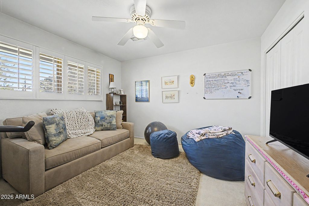 Image 18 of property listing at 7138 N 11TH Avenue, Phoenix, AZ 85021
