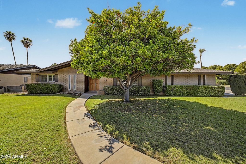 Image 2 of property listing at 7138 N 11TH Avenue, Phoenix, AZ 85021