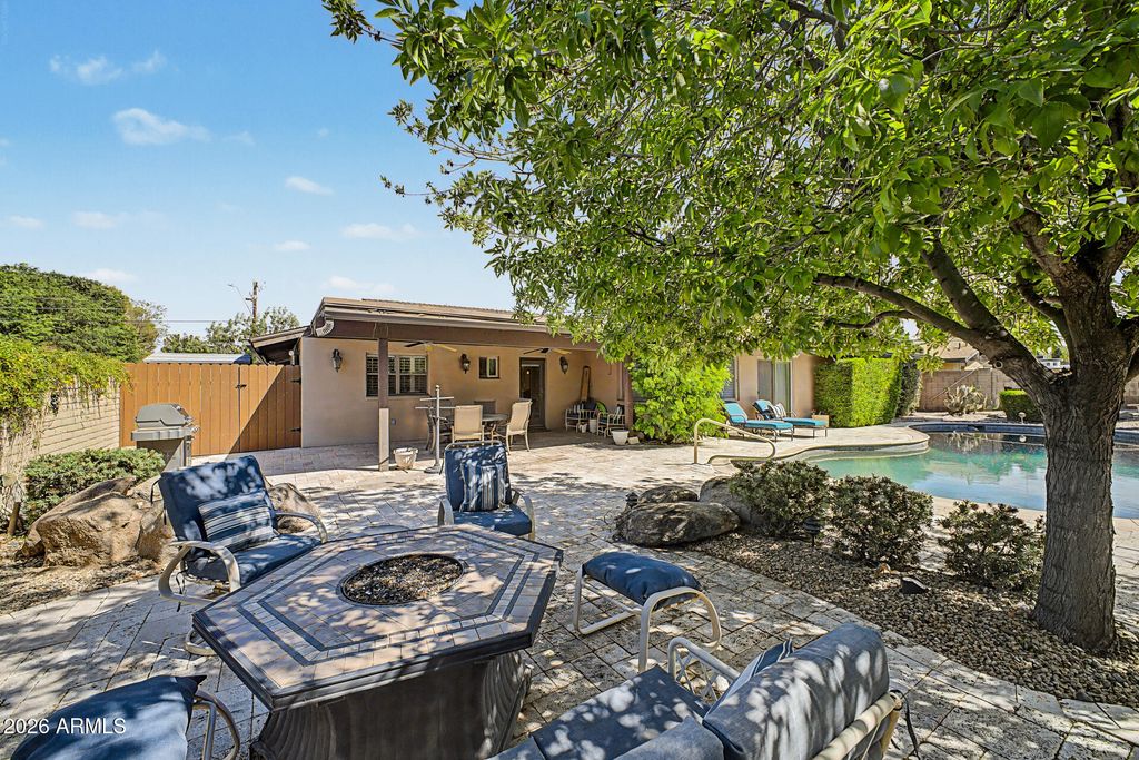 Image 22 of property listing at 7138 N 11TH Avenue, Phoenix, AZ 85021